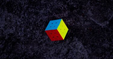 découvrez le fascinant univers du rubik's cube, ce jeu emblématique qui stimule l'esprit et développe la logique. apprenez des techniques de résolution, explorez les différentes variantes et rejoignez une communauté passionnée. dépassez vos limites et amusez-vous tout en améliorant vos capacités en résolution de problèmes !